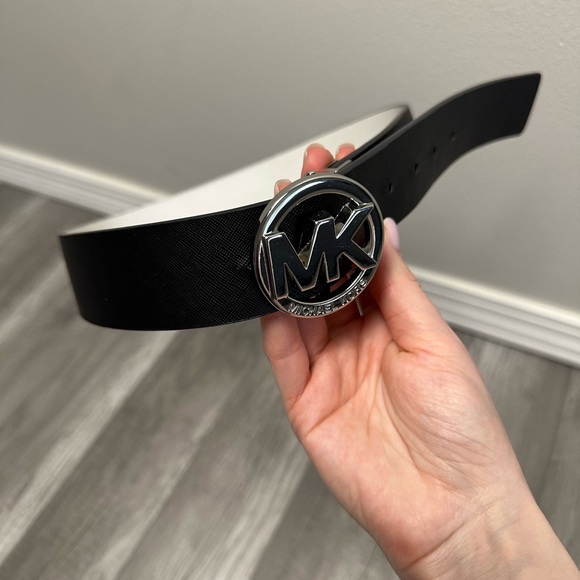 Michael Kors white/black belt, size xs/s - Picture 3 of 3